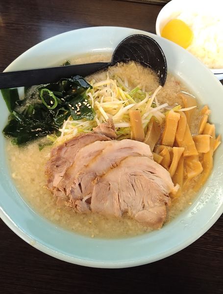 「ネギメンマチャーシューメン小+半ライス」@ニューラーメンショップ主水の写真