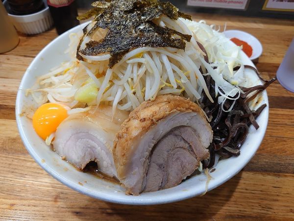 「まぜそば豚増し 全マシ」@デカ盛り戦隊 豚レンジャーの写真