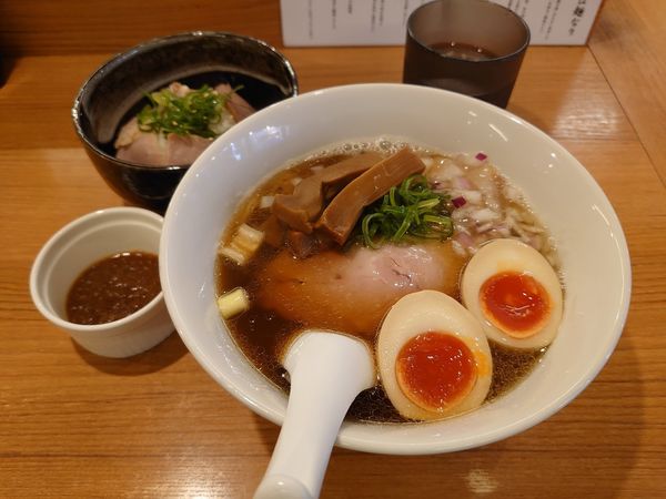 「特製煮干しそば レアチャーシュー丼」@らぁ麺 時は麺なりの写真