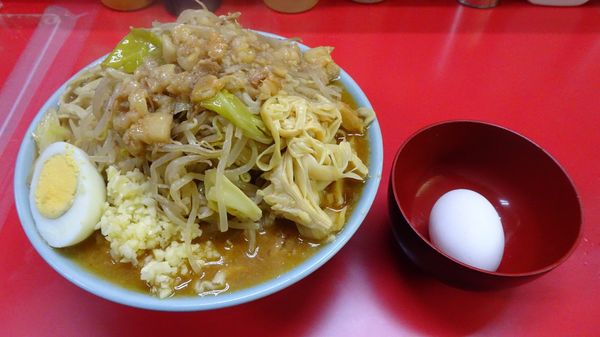 「富士丸ラーメン（980円）＋味噌＋生卵　ニンニクちょい野菜」@ラーメン富士丸 東浦和店の写真