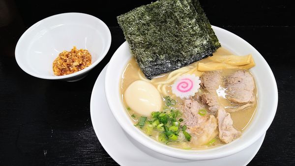 「上ラーメン＋特製辣油(クーポン)」@ばちこり亭の写真