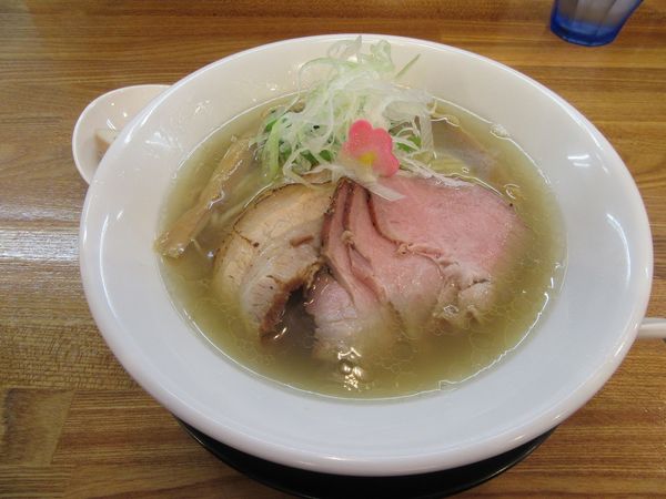 「こはね白醤油そばチャーシュー（１１００円）＋味玉」@麺彩 こはねの写真