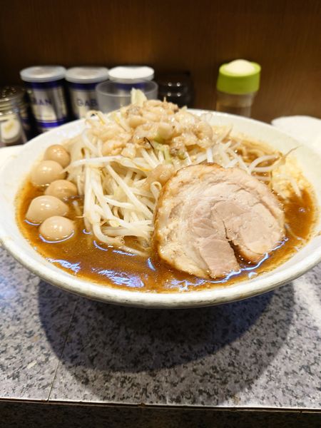 「大mix うずら  野菜  ニンニク  アブラ」@ラーメン宮郎の写真