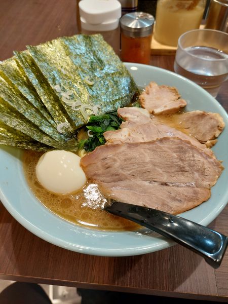 「らーめん全部入り＋ライス1200円」@横浜家系らーめん侍 渋谷本店の写真