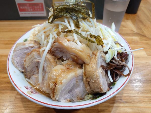 「まぜそば豚2枚 野菜ニンニクアブラ」@デカ盛り戦隊 豚レンジャーの写真