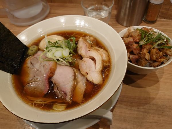 「特製醤油ラーメン 肉丼」@麺処 ほん田 秋葉原本店の写真