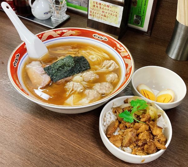 「ワンタンメン＋味付けタマゴ＋ルーロ飯」@支那ソバ かづ屋の写真