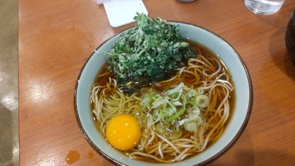 「春菊天そば＆生卵」@文殊 成増店の写真