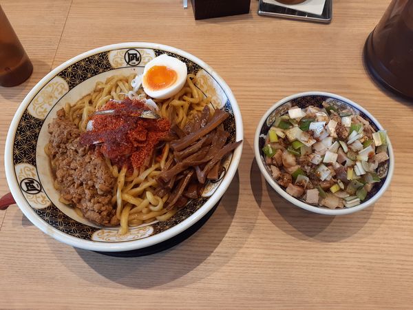 「煮干し油そば、400、ミニチャーシュー丼」@どうけん 新百合ヶ丘マプレ店の写真