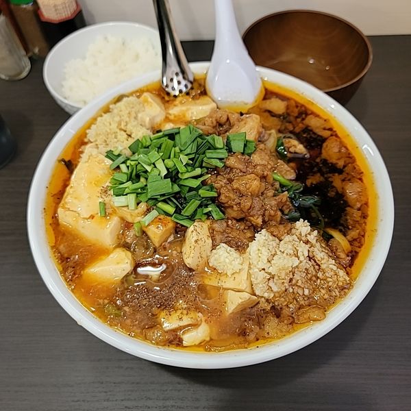 「笑店スタ満麺少なめニンニクショウガ背脂小ライス生卵」@元祖スタミナ満点らーめんすず鬼 狭山ヶ丘分店の写真