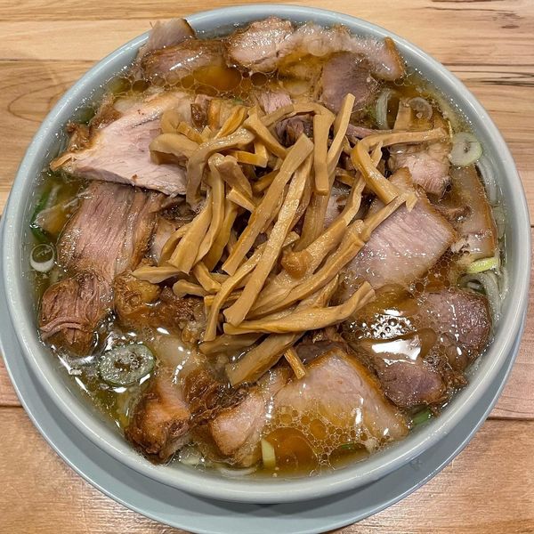 「ダブルチャーシューメン　メンマ追加」@シンちゃんラーメンの写真