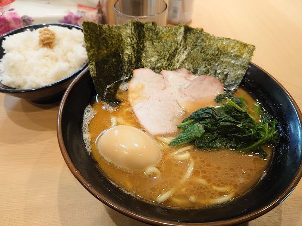 「ラーメン並 卵 ライス」@輝道家直系 皇綱家の写真