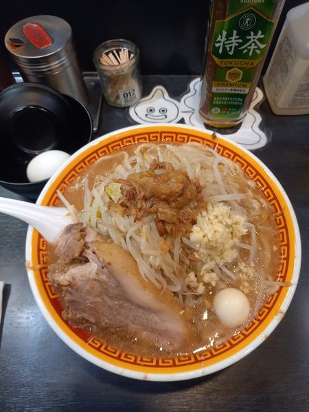 「ラーメン少なめ(豚一枚)￥880＋生玉子￥50」@えどもんどの写真