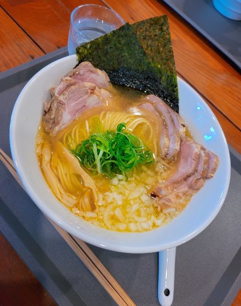 「鯛煮干しSOBA + 焼豚×2」@NEW LATITUDE CHINESE Shangri-La 〜香格里拉〜の写真