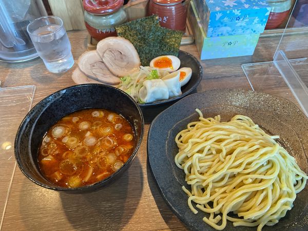 「辛味つけ麺 並盛り(トッピング全部入り)」@つけ麺屋 ごんろく 両国店の写真
