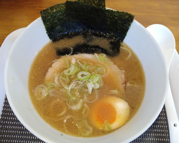 「豚骨しょうゆラーメン ￥700」@麺処 とみやの写真