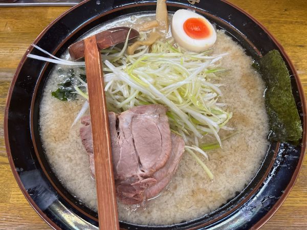 「定番ネギチャーシュー、中、醤油、固め、脂多め。」@ラーメン青木亭 川口店の写真