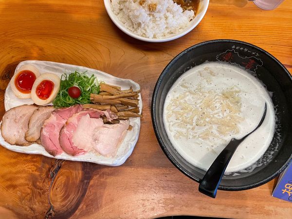 「塩とんこつラーメン　贅沢のせ」@春日井ラーメン 楽喜 本店の写真