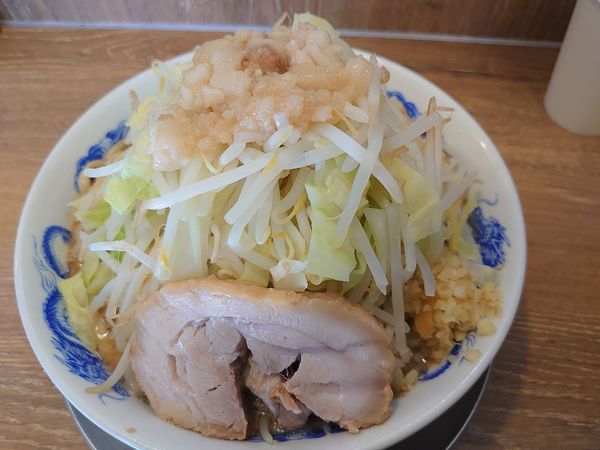 「ラーメン大盛り　野菜　アブラ　ショウガ」@ジャンクガレッジ 和光市駅南口店の写真