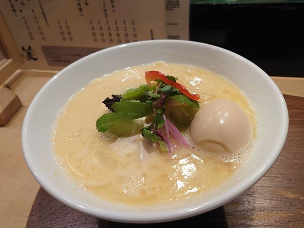 「鶏白湯Sobaトリュフ仕立て 味玉」@銀座 篝 本店の写真