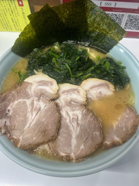 「ラーメン大(1000円)+ほうれん草増し(100円)+チャーシュ」@横浜家系ラーメン 楊喜家の写真