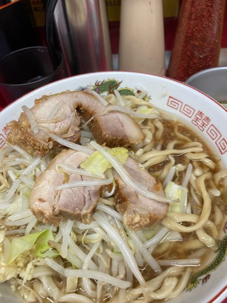 「少なめ　なまたまご」@ラーメン二郎 湘南藤沢店の写真