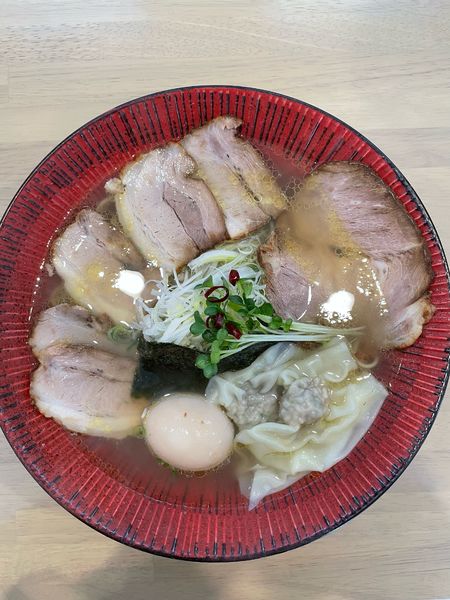 「藻塩壱虎麺 （わんたん・味玉・チャーシューのせ）」@麺や 壱虎の写真