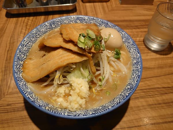 「濃厚らーめん焼豚煮玉子」@ラーメン燈郎の写真