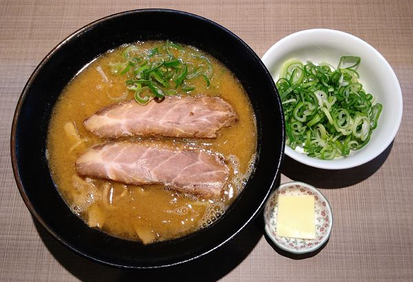 「味噌＋青ねぎ」@さっぽろラーメン 桑名 新宿御苑店の写真