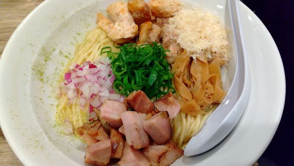 「【常連用裏メニュー】宮崎地頭鶏のまぜそば(¥1,450)」@だれやめやの写真