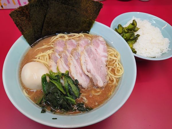 「チャーシューめん中 味玉」@横浜ラーメン 武蔵家 大宮店の写真
