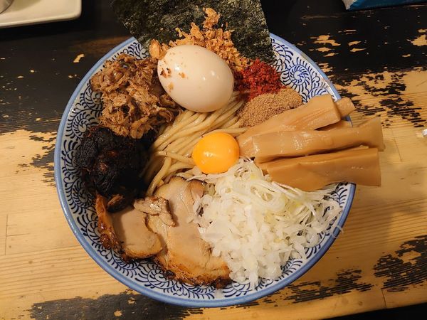 「まぜそば特製にんにく 和え玉にぼし」@狼煙 〜NOROSHI〜の写真