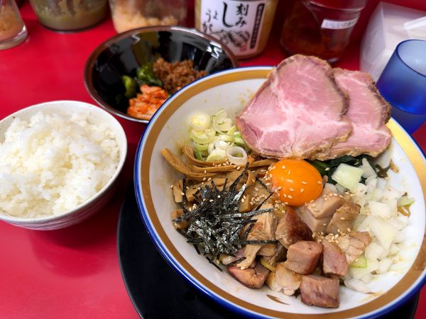 「家系油そば＋燻製チャーシュー」@家系ラーメン王道 いしい 市原五井店の写真