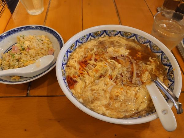 「酸辣湯麺」@中国ラーメン 揚州商人 渋谷センター街店の写真