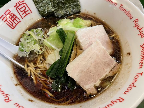 「焦がし黒醤油ラーメン」@琉球新麺 通堂 横浜ラーメン博物館店の写真