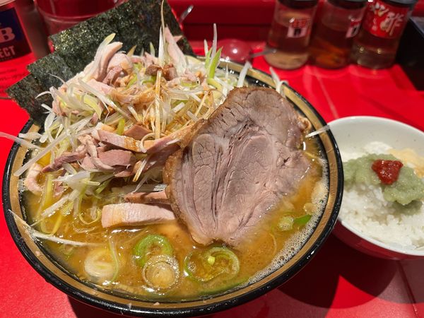 「チャーシューメン中+ネギチャーシュー+特上チャーシュー 半ライス」@厚木家の写真