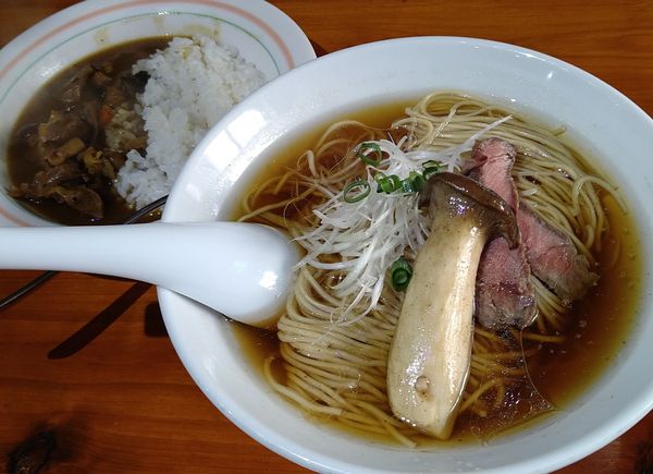 「牛の醤油ラーメン￥900＋ホルモンミニカレー￥300」@ぬまちゃんラーメンの写真