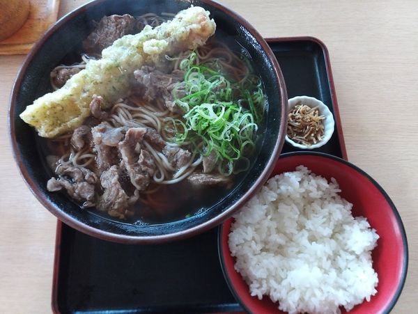 「新爆盛四天王(そば・牛・飯大盛無料)500円JAFちくわ無料」@スマル亭 駒門店の写真