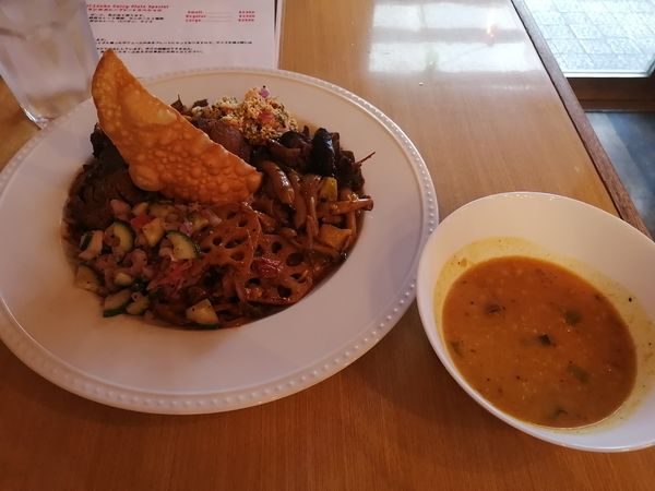 「スリランカカレー　シングル魚(マグロ)1300円」@KING LION スリランカレストラン＆バーの写真