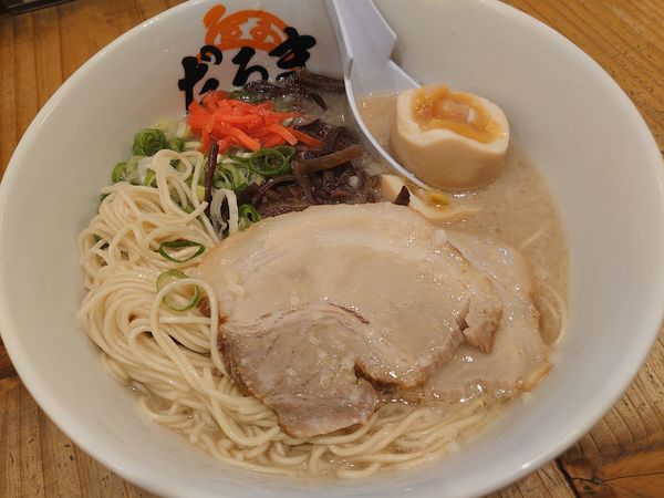 「ラーメン味玉入り」@博多だるまネクスト 大分店の写真