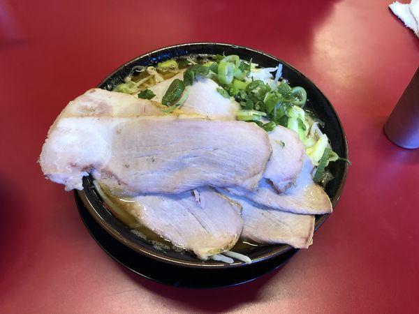 「チャーシュー(5枚)+野菜ラーメン、半チャーシューまぶし」@柏 王道家の写真