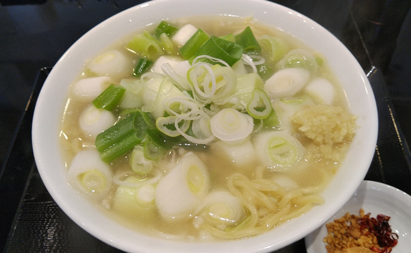 「ねぎタンメン￥850（小口ねぎ・刻み生姜）・野菜増し￥150」@湯菜坊の写真