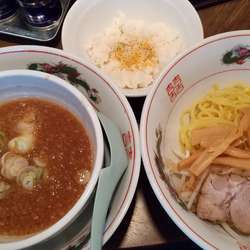 つけ背脂そば・小盛＋サービス半ライス（￥850）