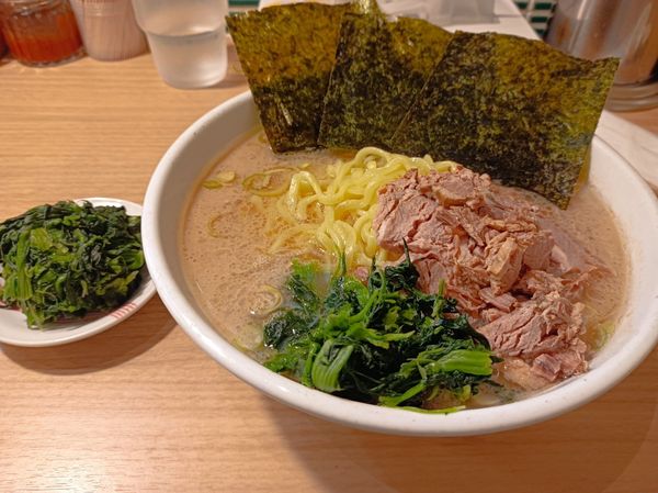 「ラーメン(中)、ほうれん草」@村西家の写真