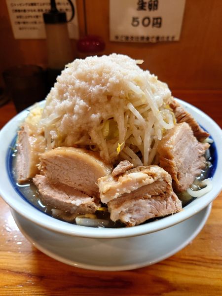 「チャーシュー麺大盛り　野菜マシ  ニンニク  アブラ」@連の写真