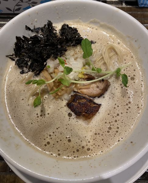 「さんま節のジンジャー白湯らーめん　９３０円」@noodles kitchen GUNNERS 新丸子店の写真