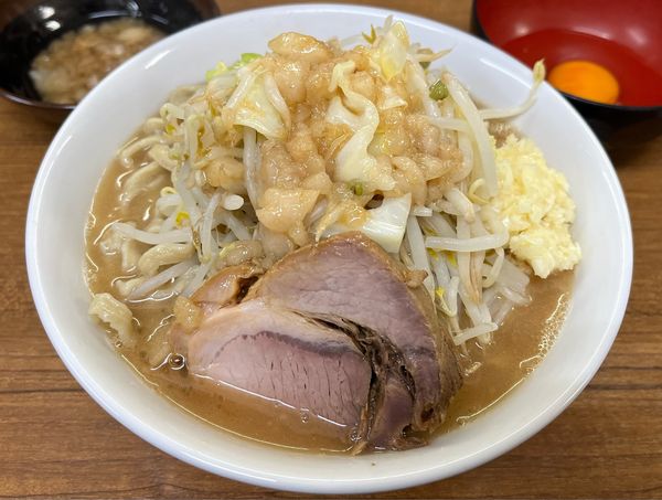 「ラーメン 少 +生玉子 にんにく、あぶらどでん」@ラーメンの店 どでん 北浦和店の写真