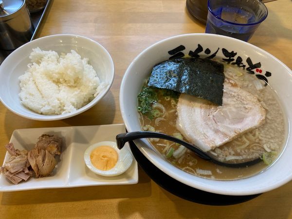 「ラーメン　500円＋ランチご飯セット　120円」@ラーメンのまめぞう 草加本店の写真