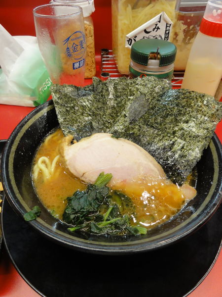 「ラーメン750円普通金麦200円」@IEKEI_TOKYO 王道家直系の写真