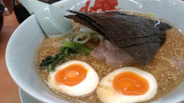 「味噌ラーメン（690円税込）+クーポン味玉」@ラーメン山岡家 熊谷店の写真